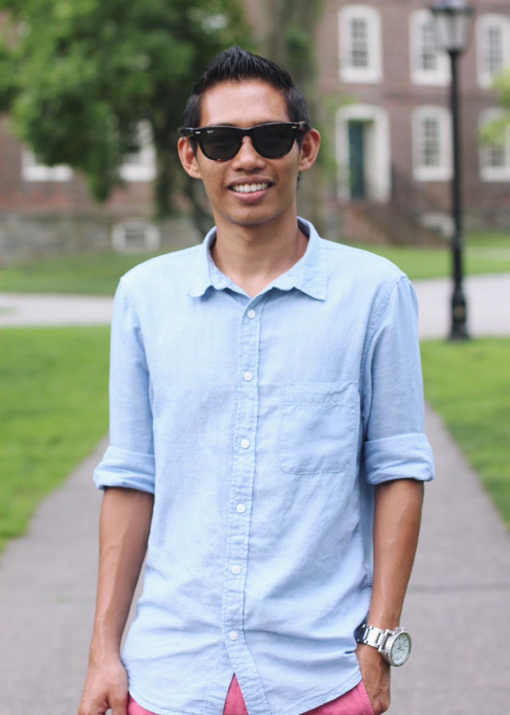 Skirt The Rules Blog; NYC fashion blogger; style blog; summer outfit photos; men's summer fashion; H&M chambray shirt; J.Crew pink chino shorts; Sperry Topsider gray boat shoes; Ray-Ban large tortoise Wayfarers Nixon Silver 51-50 Watch