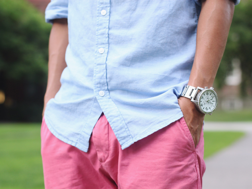 Skirt The Rules Blog; NYC fashion blogger; style blog; summer outfit photos; men's summer fashion; H&M chambray shirt; J.Crew pink chino shorts; Sperry Topsider gray boat shoes; Ray-Ban large tortoise Wayfarers Nixon Silver 51-50 Watch