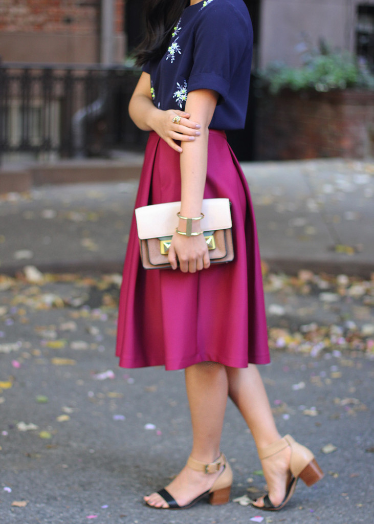 How to Wear a Midi Skirt