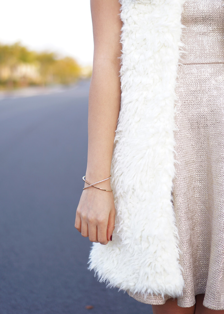Skirt The Rules / Gold Dress & Faux Fur Vest