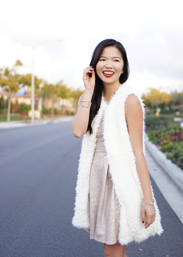 Skirt The Rules / Gold Dress & Faux Fur Vest