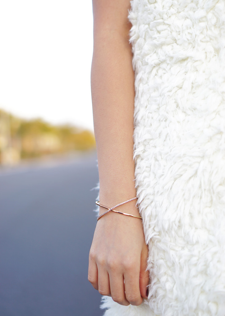 Skirt The Rules / Gold Dress & Faux Fur Vest