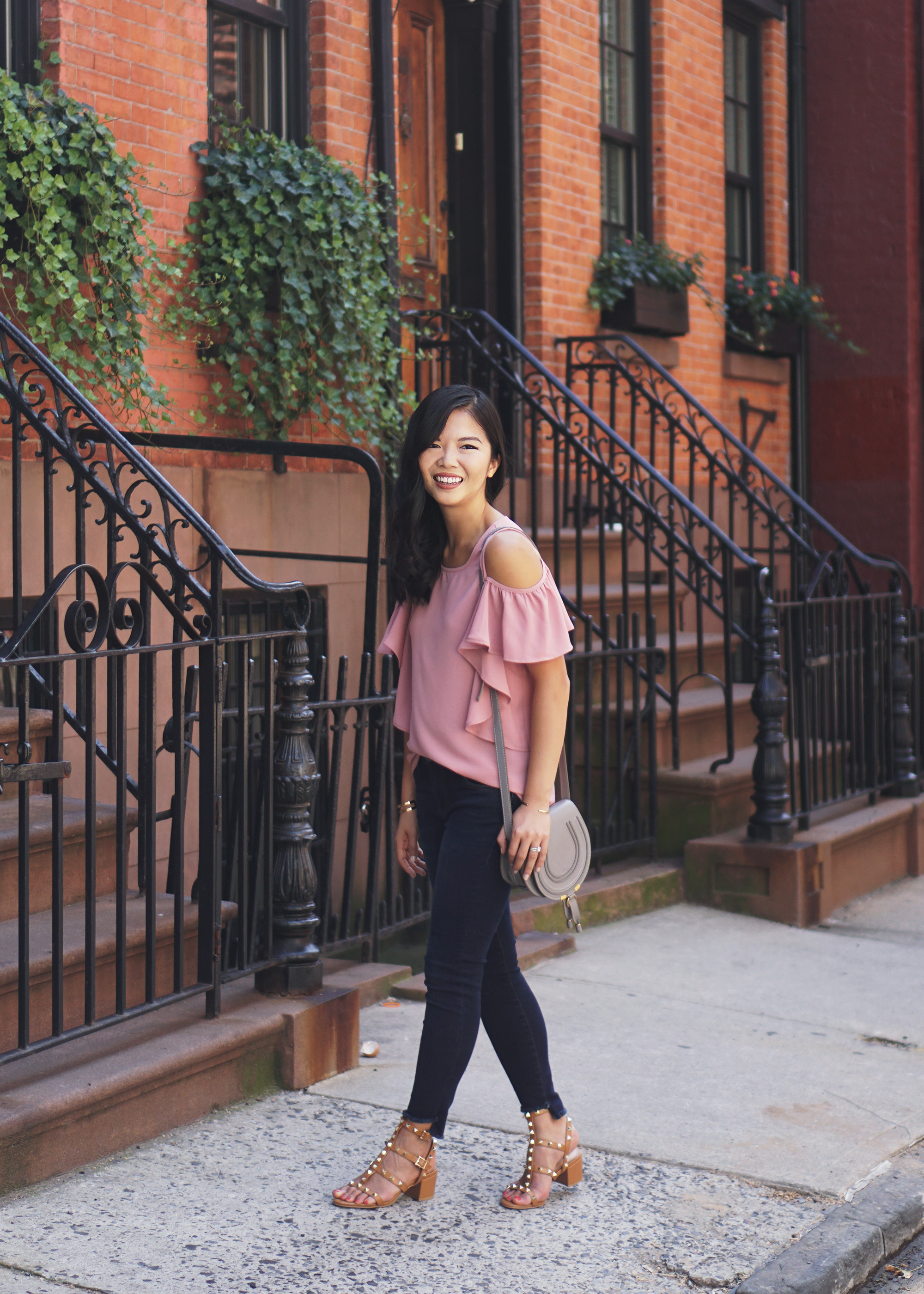 Casual Outfit Inspiration / Ruffle Cold Shoulder Top & Step Hem Jeans