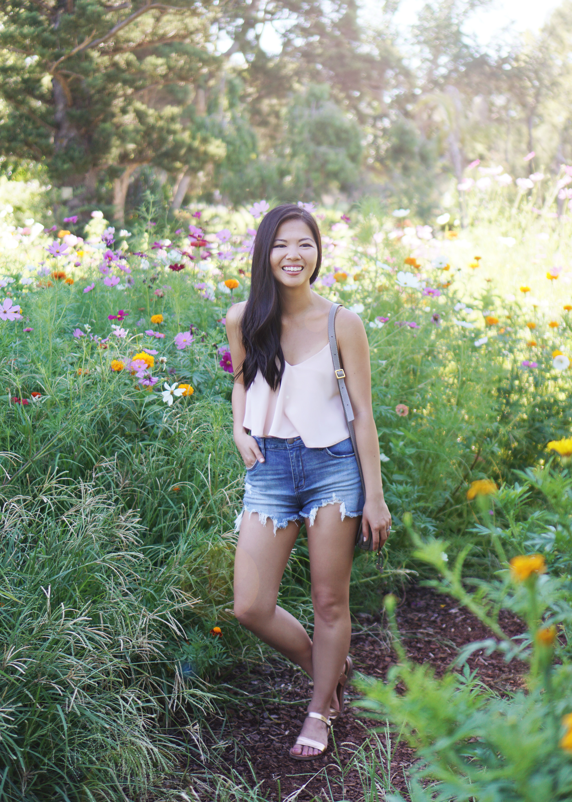 Summer Style / Pink Crop Top & High Waisted Denim Shorts