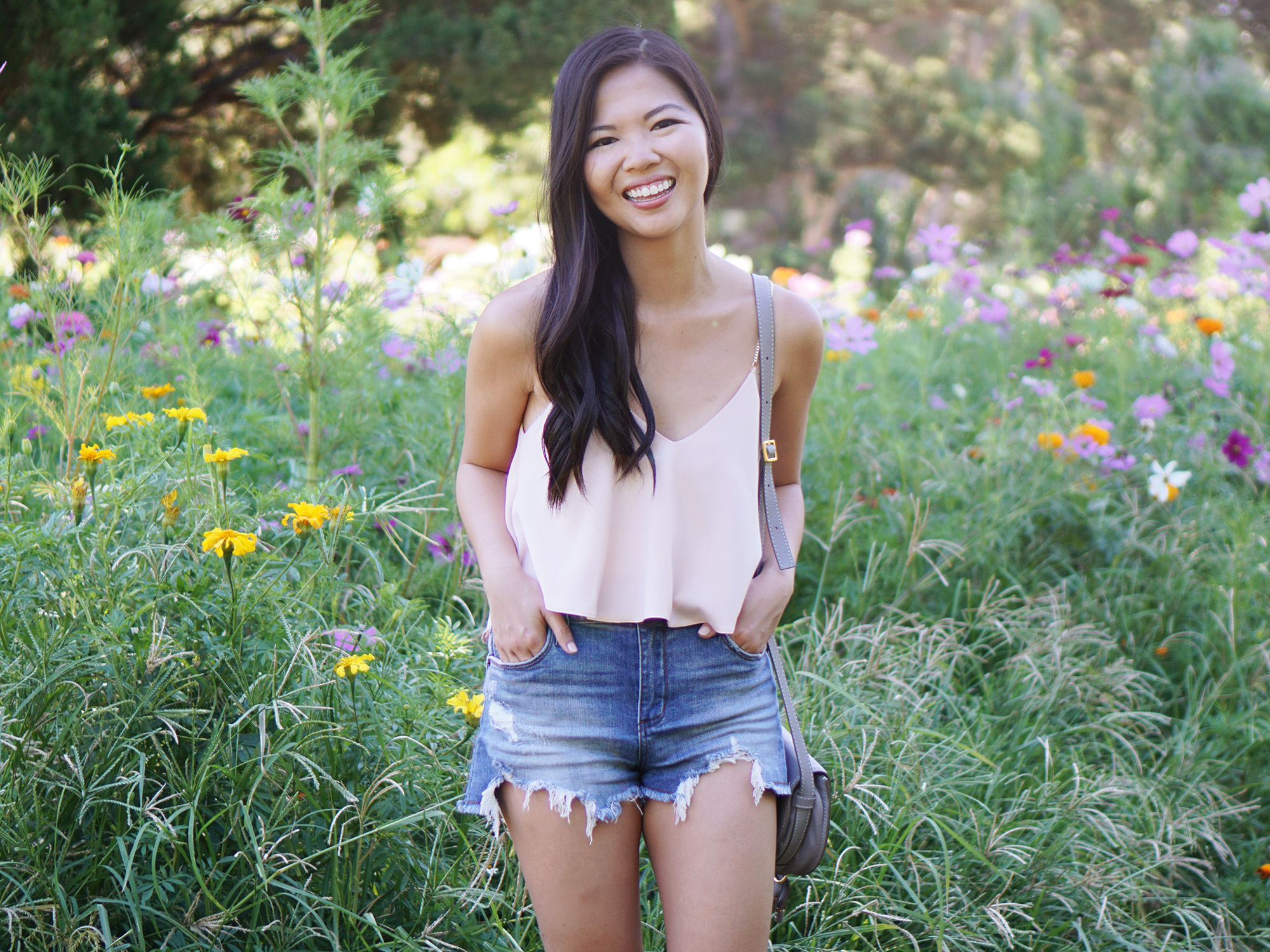 Summer Style / Pink Crop Top & High Waisted Denim Shorts