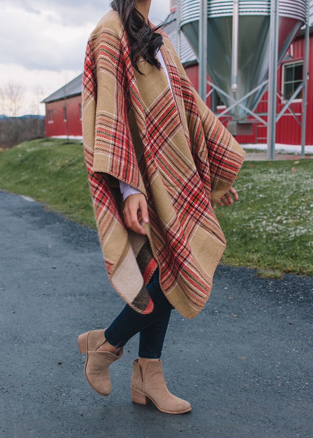 How to Wear a Poncho